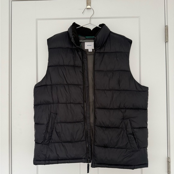Men’s Old Navy Black Puffer Vest - Picture 1 of 5